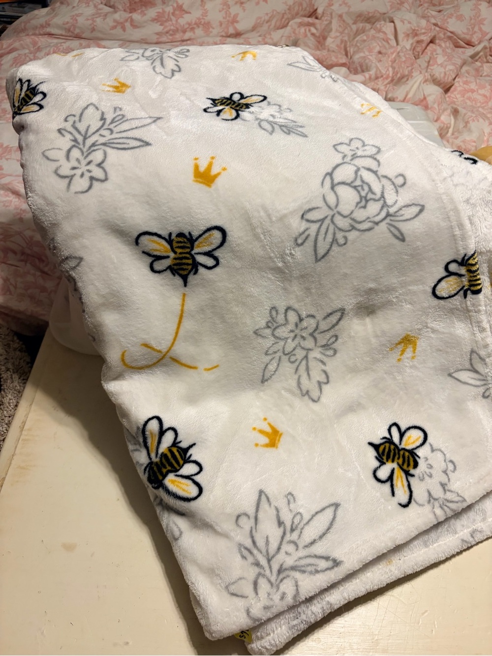 Plush Bee Print Throw Blanket - White & Yellow